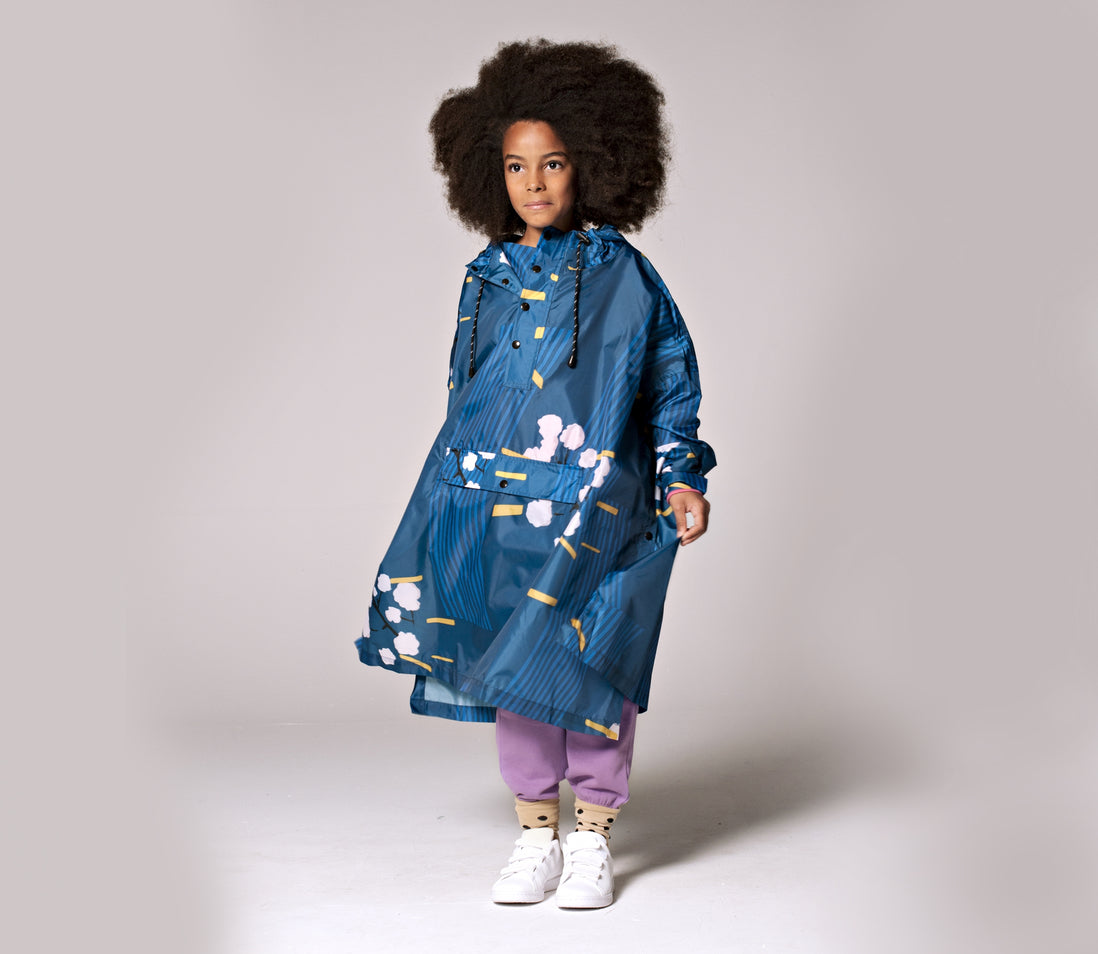 【RAINKISS】Japanese Blossom - Rain Poncho ブルー 海外限定 Japanese Blossom - Rain Poncho – Rainkiss Rain Ponchos