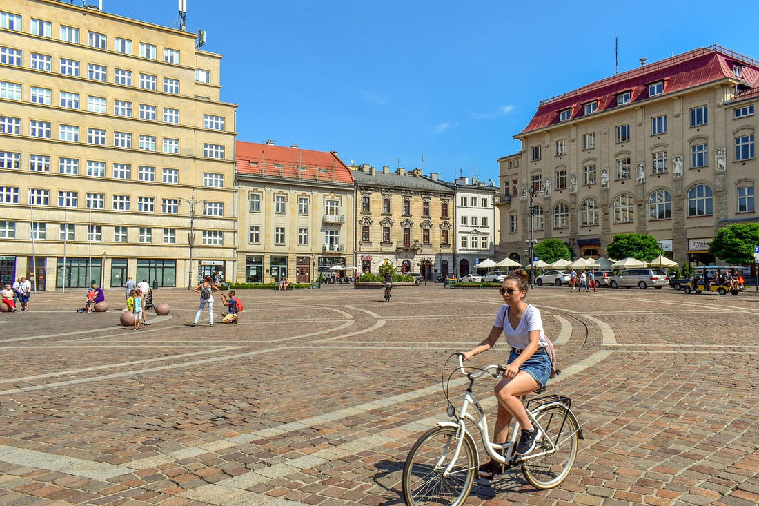 Sommer Stadt Fahrradfahren