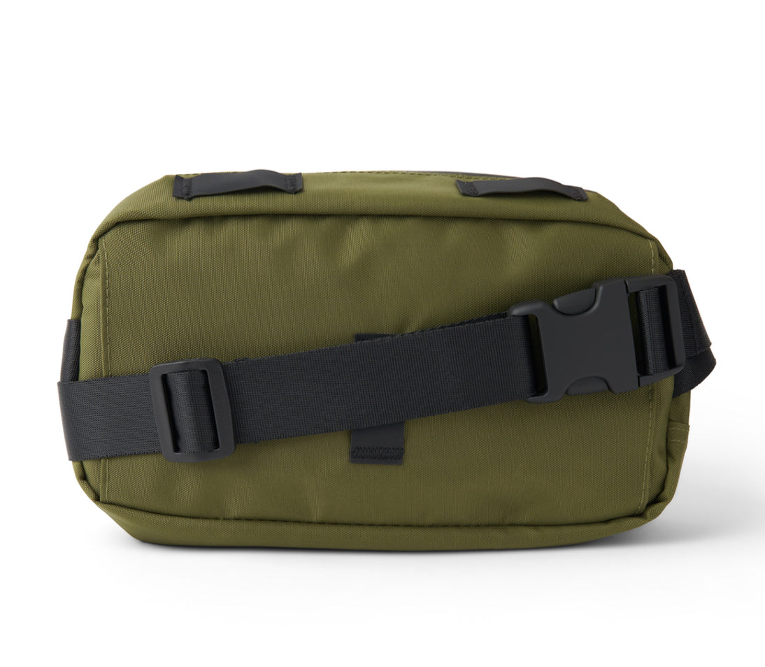 Hinterseite Tasche Handlebar Thousand Olive auf weissem Hintergrund