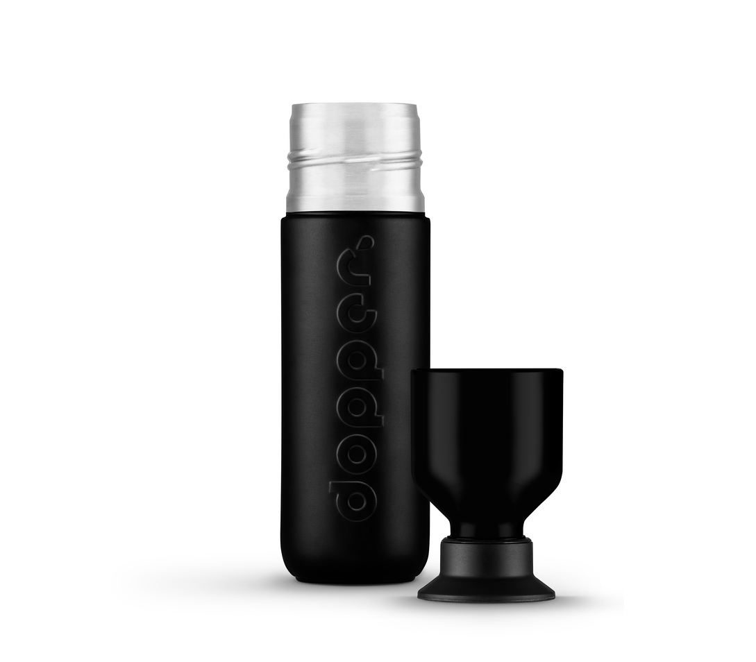 DOPPER Insulated Steel – Blazing Black auf weißem Hintergrund - Allthatiwant