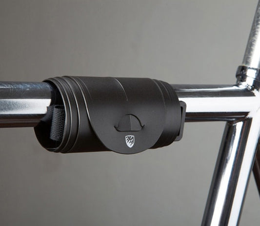 Aufgerolltes Musguard-Schutzblech an silbernem Fahrrad aus dem Allthatiwant Shop